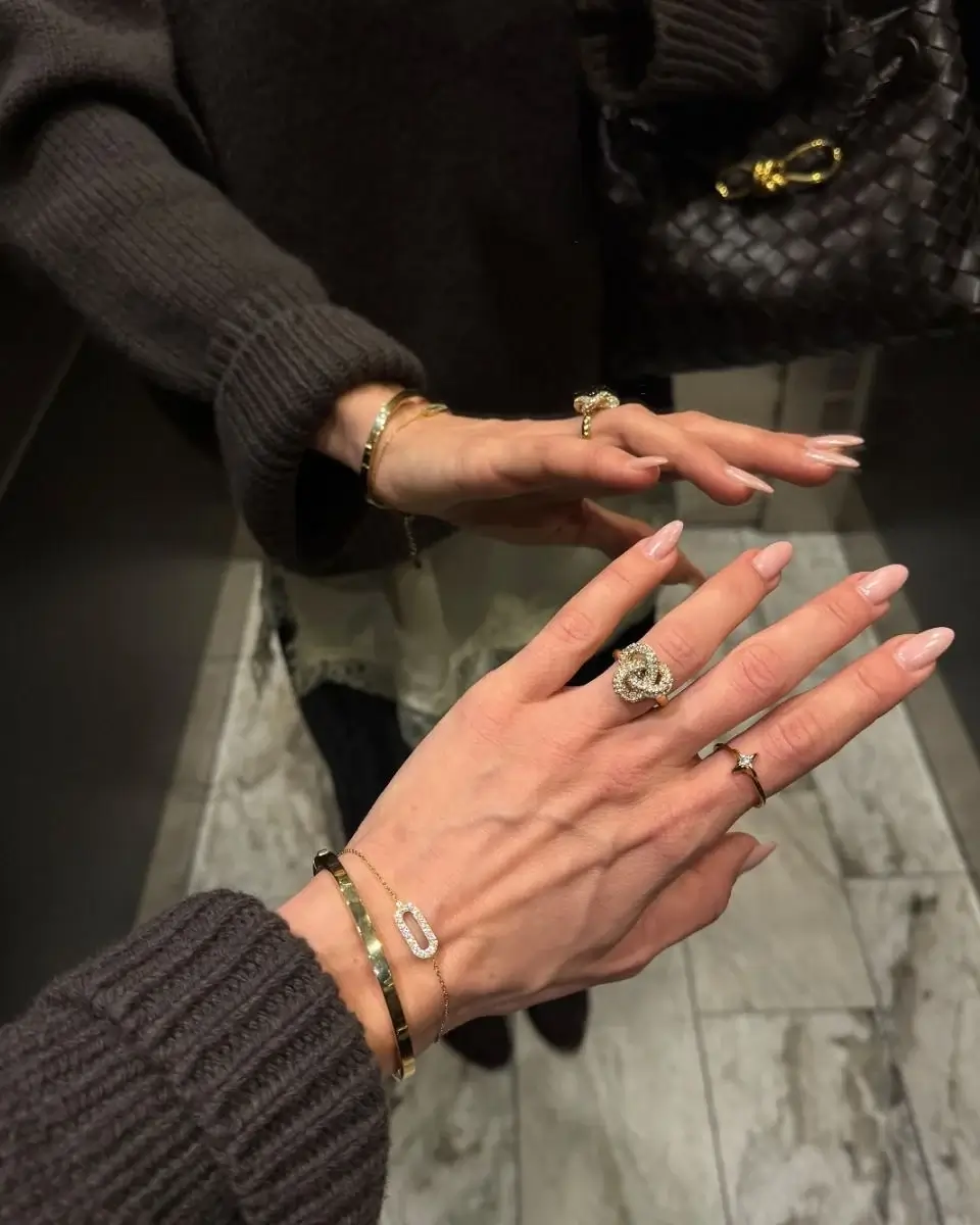 Edblad Infinity Knot Sparkle Ring L Gold – ring på hand guldpläterad