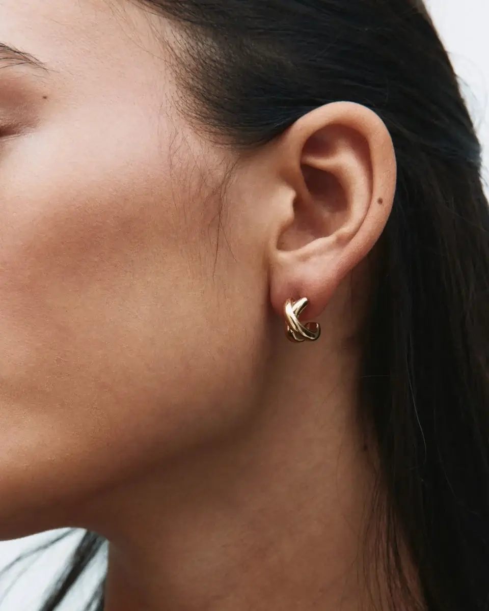 Alexa små hoops i guld från Edblad