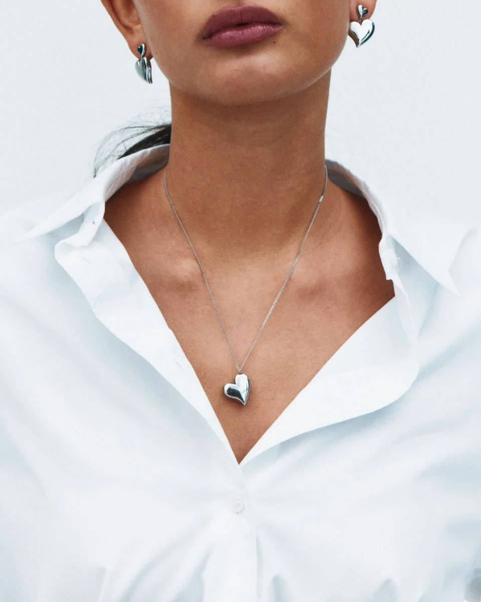 Amorina steel necklace från Edblad – elegant långt halsband i stål