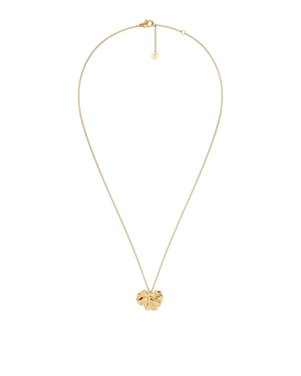 Detaljbild av guldpläterat halsband med minimalistiskt hänge