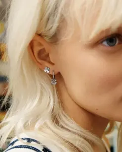 Lucky Mini steel hoops från Edblad – elegant stiliserad fyrklöver