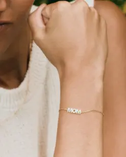 Mom Bracelet Gold från Edblad – stilrent armband för mamma