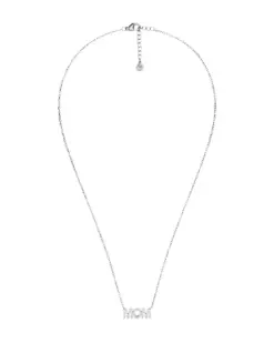 Detaljbild av rostfritt stål halsband med text-hängsmycke