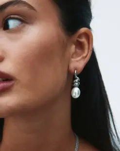 Swivel Pearl L Steel örhängen från Edblad – elegant pearl hoops i stål