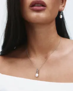 Swivel Pearl S Steel necklace från Edblad – elegant stålhalsband med pärla