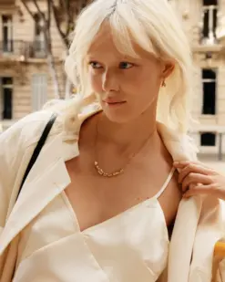 Leora gold hoops från Edblad – eleganta örhängen i guld