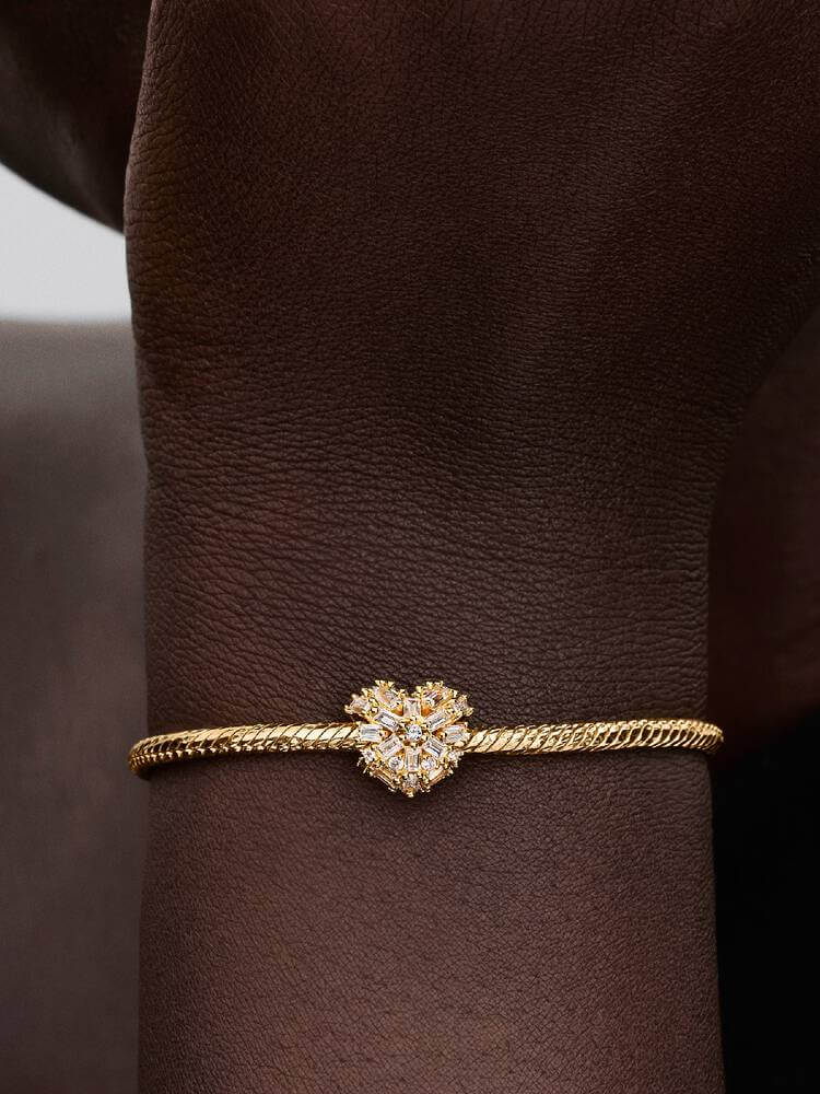 Pandora Moments hjärtberlock – eleganta kubiska zirkonior