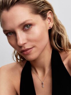 Pandora Moments röda hjärtastiftörhängen – glittrande kristallörhängen