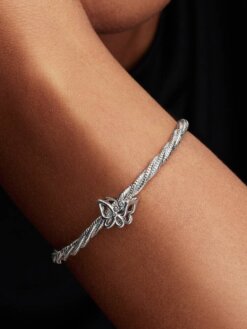 Pandora Butterfly Openwork Charm på vit bakgrund