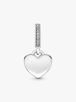 Pandora Engravable Heart-Tag Dangle Charm på vit bakgrund
