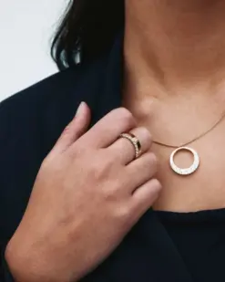 Edblad Monarch kollektion guld halsband ring och örhängen