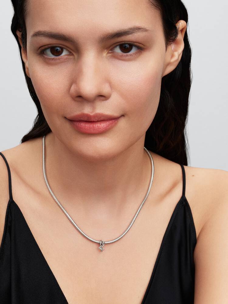 Närbild Pandora tulpanberlock genombruten – gravering Thank you mum i sterlingsilver