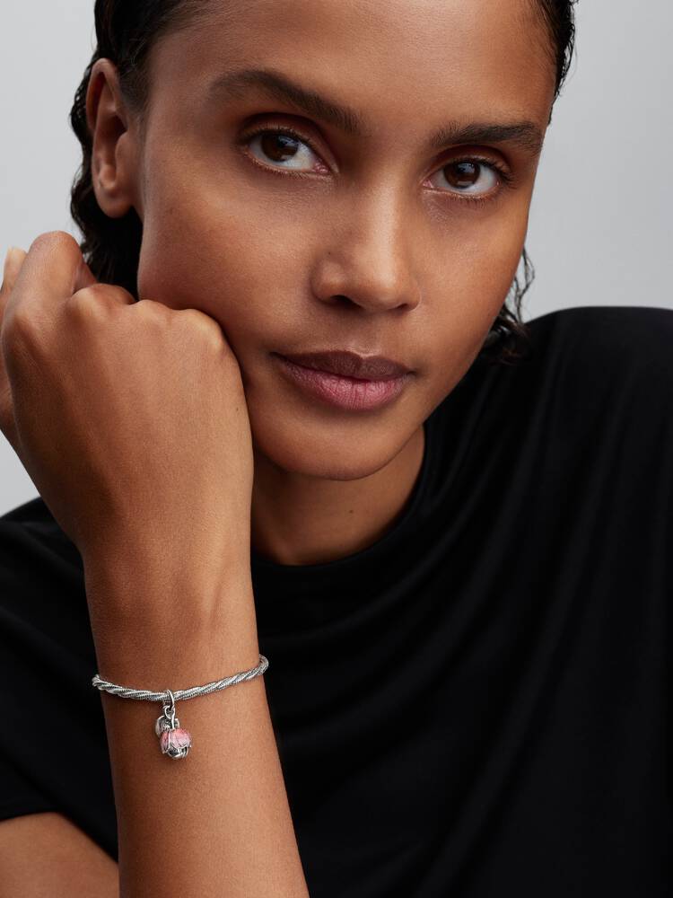 Pandora Hängberlock med Tvåtonad Blomma på Moments-armband – mixed metals styling