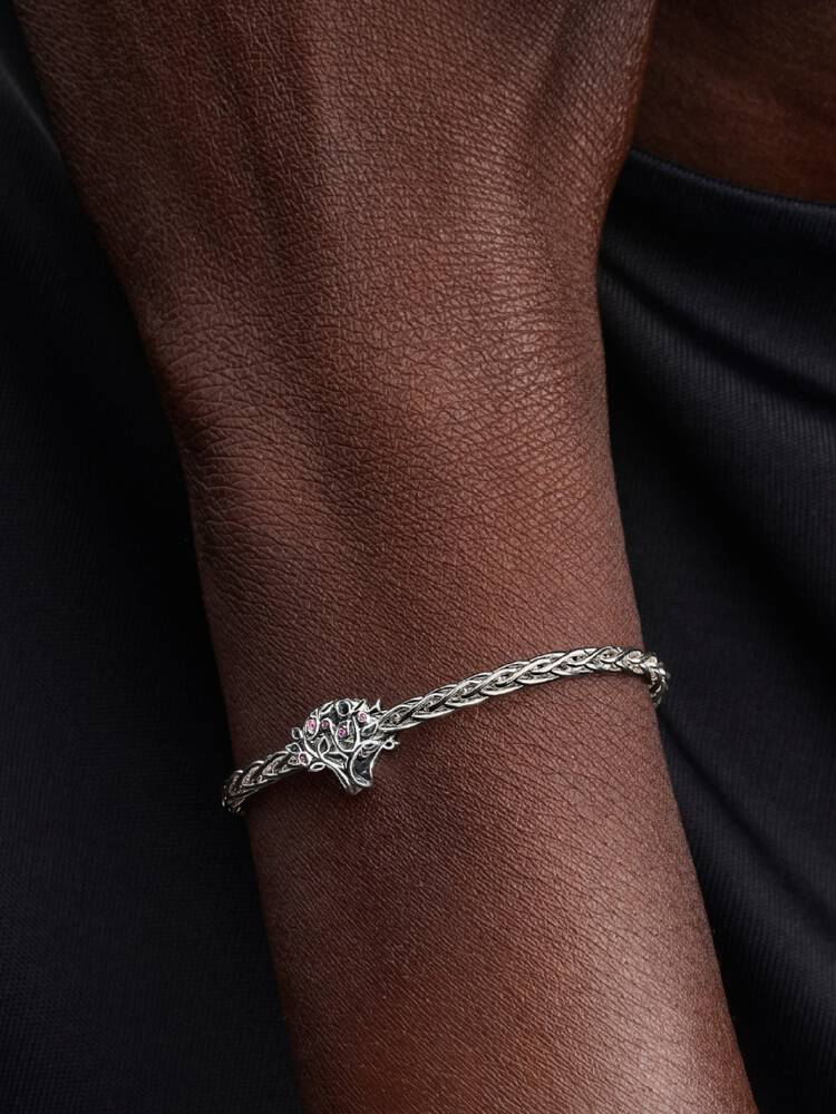 Pandora familjeträd berlock utskuret mönster på Moments-armband – familjeinspirerad styling