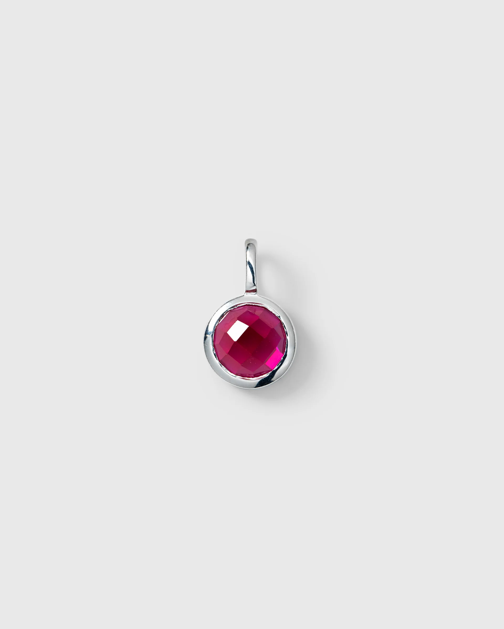 Syster P Beloved Birthstone July Silver – berlock med rubin i 925 silver