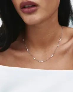 Halsband med pärlor i silverfinish från Edblad