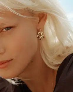 Blomformade hoops i guld från Edblad