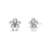 Daisy Studs Silver från Edblad i blomdesign med blank silverfinish