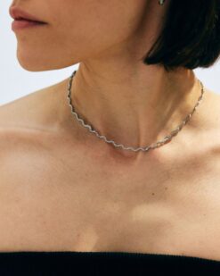 Minimalistiskt silverhalsband med spiral från Edblad