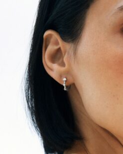 Små silver hoops örhängen från Edblad minimalistisk stil