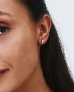 Små silver studs örhängen från Edblad