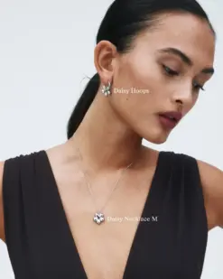 Silver hoops örhängen med blomdesign från Edblad