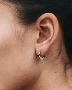 Edblad Monarch Hoops S Gold kombinerade med Monarch halsband och ring guld