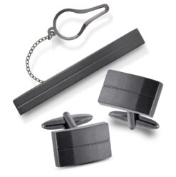 Elegant set från Arne Nordlie med slipsnål och manschettknappar i silverfärgat stål. Perfekt för kostym, fest och present.