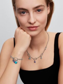 Pandora blå stjärna minihängberlock på modell Moments-armband – marin sommar natthimmel present