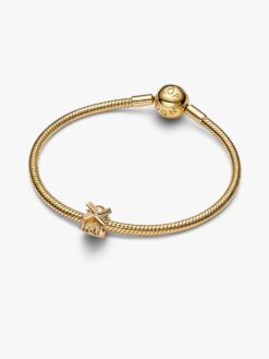 Pandora väderkvarn berlock på modell med Moments-armband – reseminne Europa Holland present