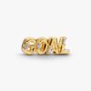 Mål berlock Pandora i 14k guldplätering med GOAL i scriptskrift och infattade stenar – 764709C01