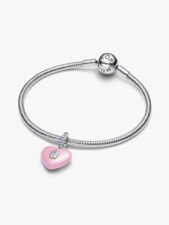 Närbild Pandora rosa hänglåsberlock keramik – kubisk zirkonia nyckelhålssten rosa hjärta silver