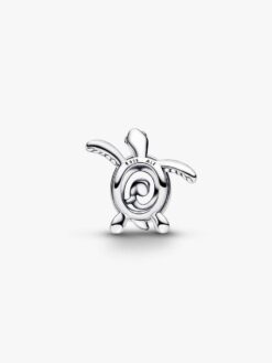 Närbild Pandora öppen havssköldpadda berlock – openwork skal turkosa ögon sterlingsilver hav detalj