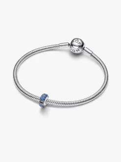 Pandora klarblå sten clipberlock på Moments-armband – marin sommar blå present 2026 dam