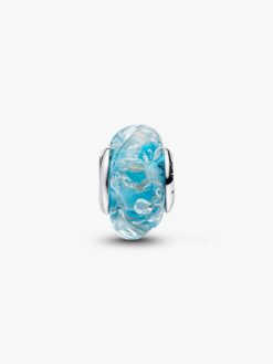 Närbild Pandora turkos muranoglas glitter berlock – texturerad yta glitter skimmer sterlingsilver detalj