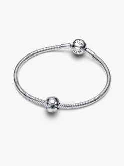 Pandora fotboll berlock sidovy – tredimensionell form sterlingsilver svarta stenar Moments sport 2026