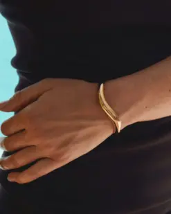Minimalistiskt bangle-armband i guld från Edblad