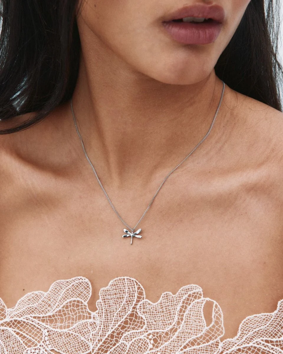 Elegant halsband med trollslända i silver från Edblad