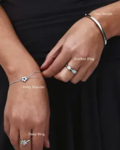 Armband med blomdesign i silver från Edblad