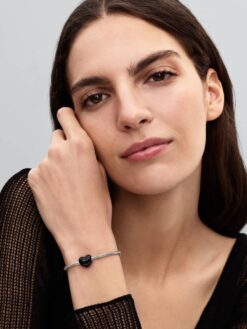 Pandora hjärtberlock svart emalj sterlingsilver 793337C04 – mystisk Pandora Moments berlock studiobild
